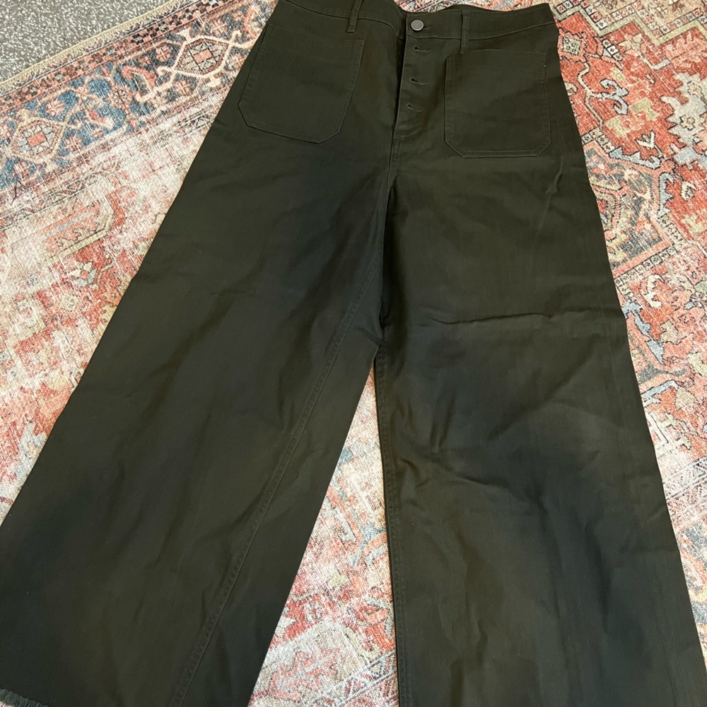 Elizabeth and James green wide leg pant!